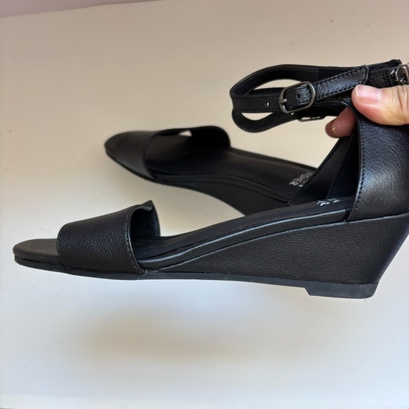 Eileen Fisher Mara Sandal Wedge Black Leather Ankle Strap Back Zip Size 6 - Picture 5 of 6
